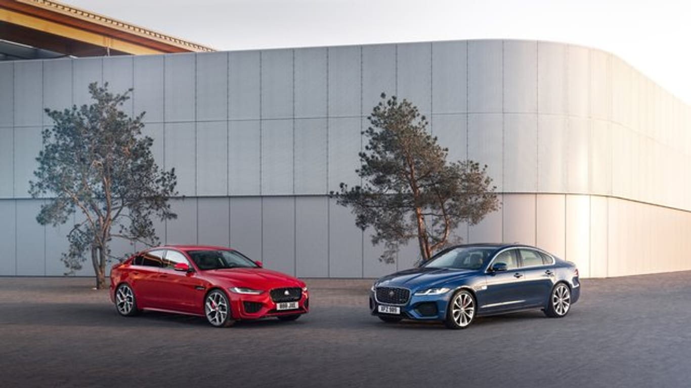 Aufgefrischt ins neue Modelljahr: Jaguar hat die Modelle XE (links) und XF (rechts) überarbeitet.