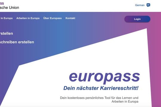 Wer eine Karriere im EU-Ausland anstrebt, kann für Stellensuche und Bewerbungen das Europass-Portal nutzen.