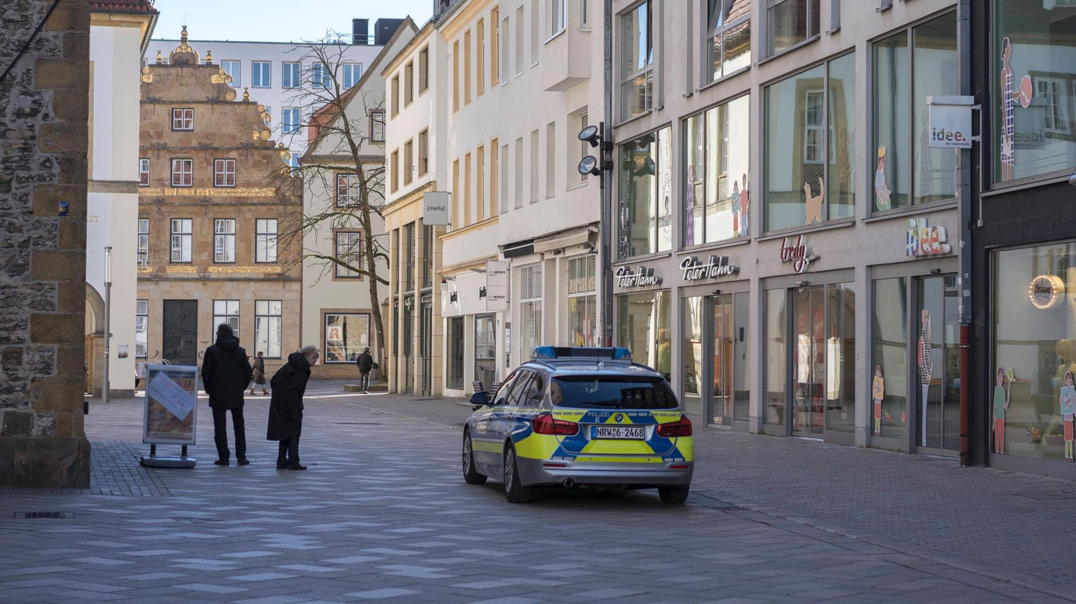 Eine Polizeistreife in der Bielefelder Innenstadt (Symbolbild): Im Stadtteil Brackwede hat sich ein Raubüberfall ereignet. Eine Polizeistreife in der Bielefelder Innenstadt (Symbolbild): Im Stadtteil Brackwede hat sich ein Raubüberfall ereignet.