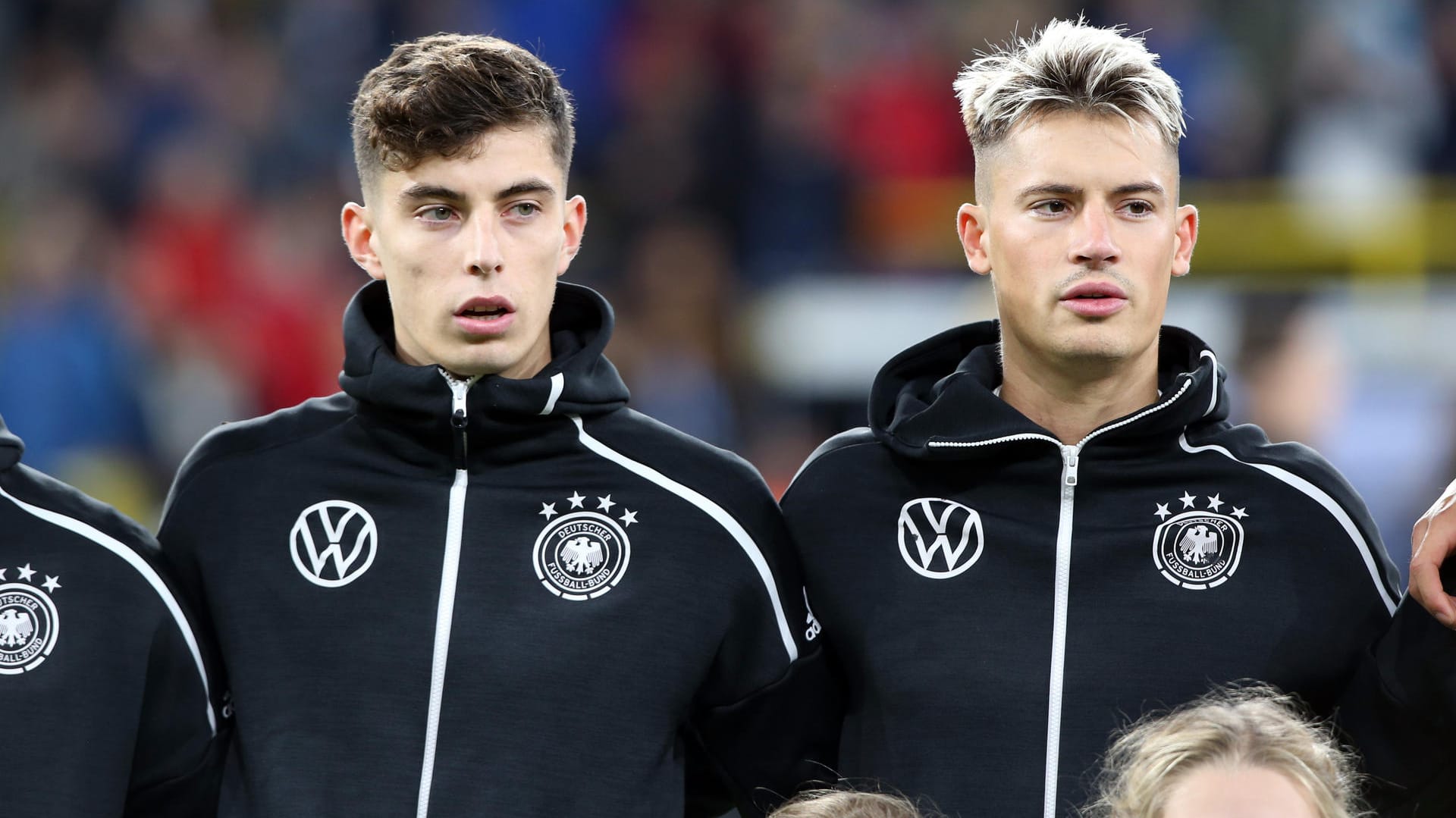 Kai Havertz (l.) und Robin Koch: Die beiden Nationalspieler wagten im Sommer den Schritt auf die Insel.