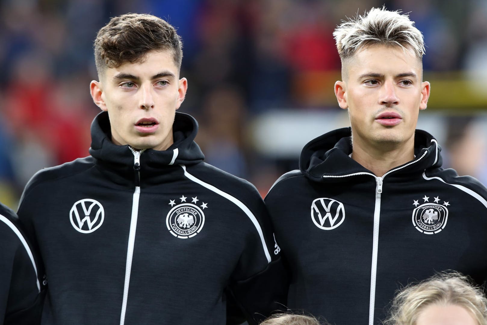 Kai Havertz (l.) und Robin Koch: Die beiden Nationalspieler wagten im Sommer den Schritt auf die Insel.