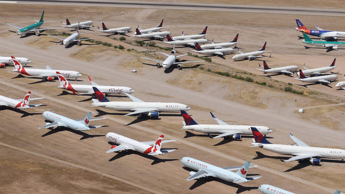 Parkende Flugzeuge in Arizona, USA (Symbolbild): Der Luftfahrtverband IATA rechnet mit Milliardenverlusten.