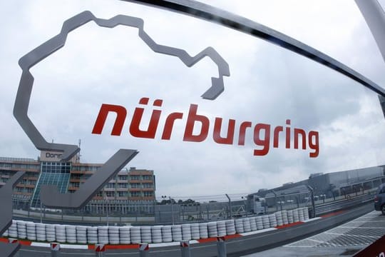 Die Motorsport-Königsklasse soll wieder langfristig auf den Nürburgring zurückkehren.