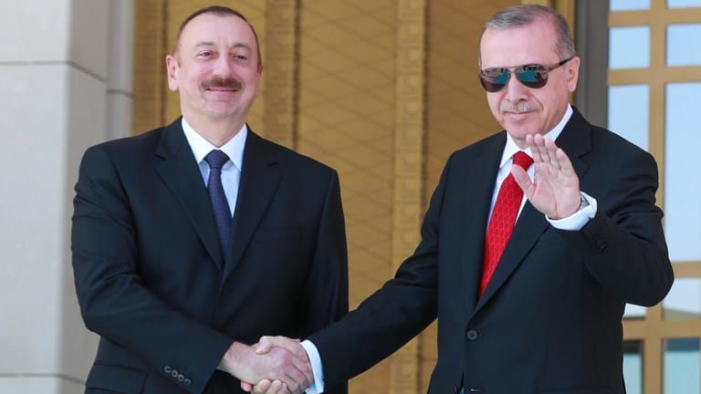 Aliyev und Erdogan: Auch unser alter Nato-Freund und Waffenbruder Erdogan hat Schuld an der Eskalation des Konflikts.
