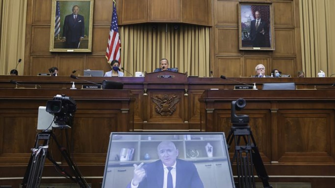 Amazon-CEO Jeff Bezos spricht per Videokonferenz während einer Anhörung des Wettbewerbs-Unterausschusses im Repräsentantenhaus zum Thema Kartellrecht.