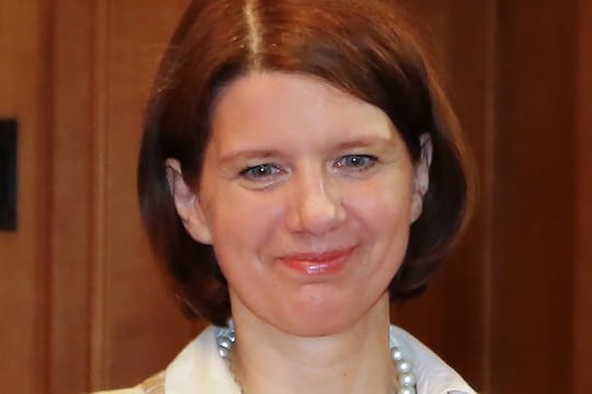Martina wurde zur neuen Präsidentin des Militärischen Abschirmdienstes (MAD) ernannt.