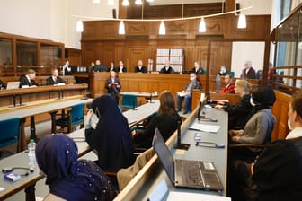 Der Sitzungssaal im Landgericht Berlin: Ein Mann ist angeklagt, im Kleinen Tiergarten einen Tschetschenen getötet zu haben.