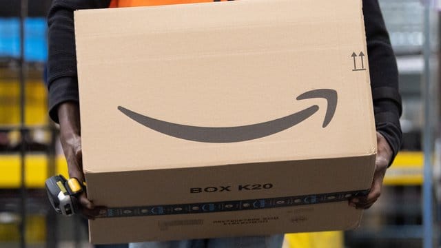 Wer sich vor Betrügern schützen will, sollte nur auf die gewohnte Kaufabwicklung bei Amazon zurückgreifen. Wer sich vor Betrügern schützen will, sollte nur auf die gewohnte Kaufabwicklung bei Amazon zurückgreifen.