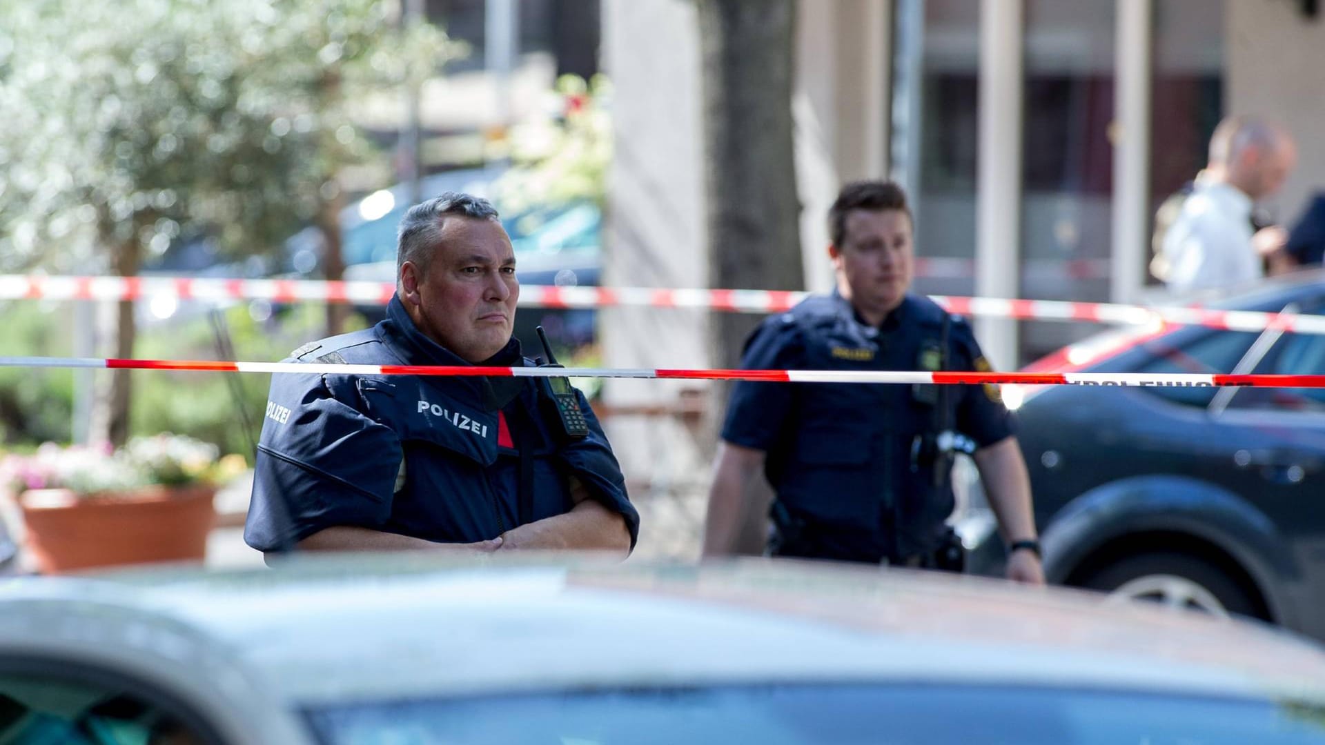 SEK-Einsatz in Nürnberg (Symbolbild): Im Stadtteil Ziegelstein ist ein Streit zwischen Vater und Sohn eskaliert. SEK-Einsatz in Nürnberg (Symbolbild): Im Stadtteil Ziegelstein ist ein Streit zwischen Vater und Sohn eskaliert.