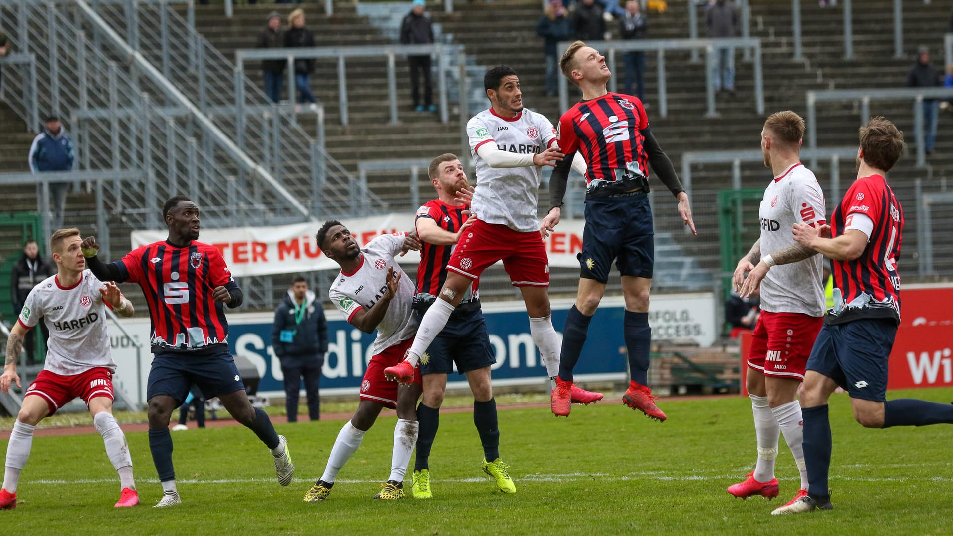 Der Bonner SC gegen Rot-Weiss Essen (Archivbild): Die Rheinlöwen verpassten am Wochenende ihre Ausgleichchance.