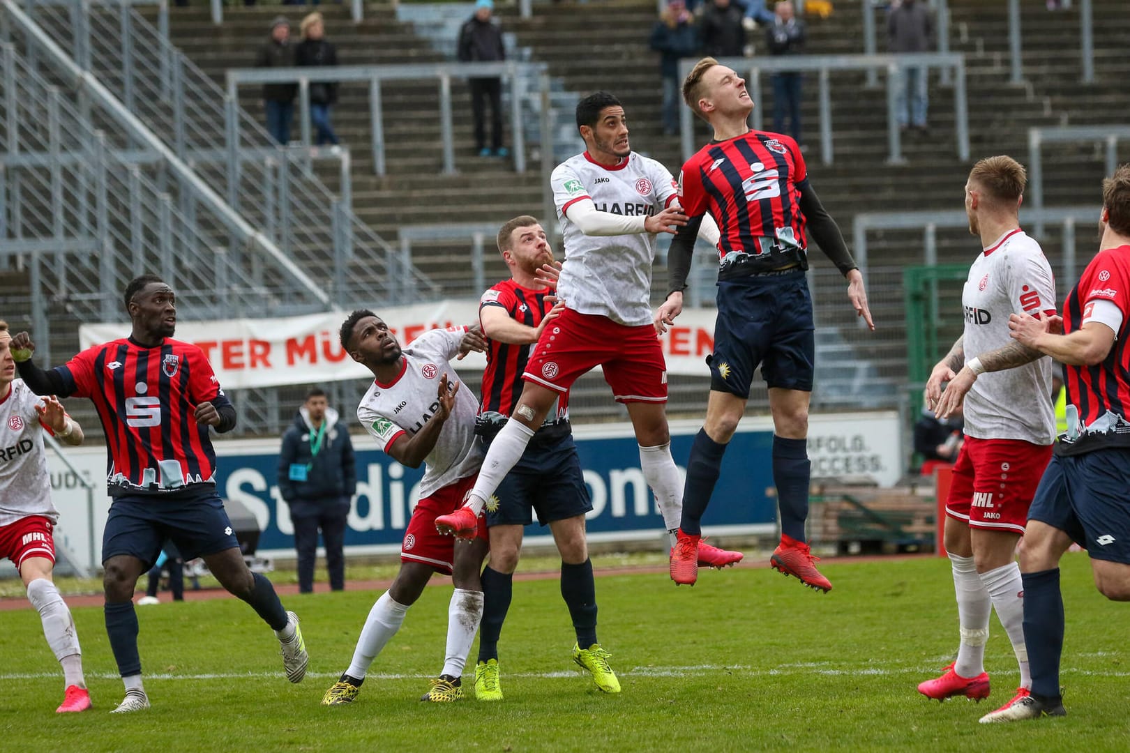 Der Bonner SC gegen Rot-Weiss Essen (Archivbild): Die Rheinlöwen verpassten am Wochenende ihre Ausgleichchance.