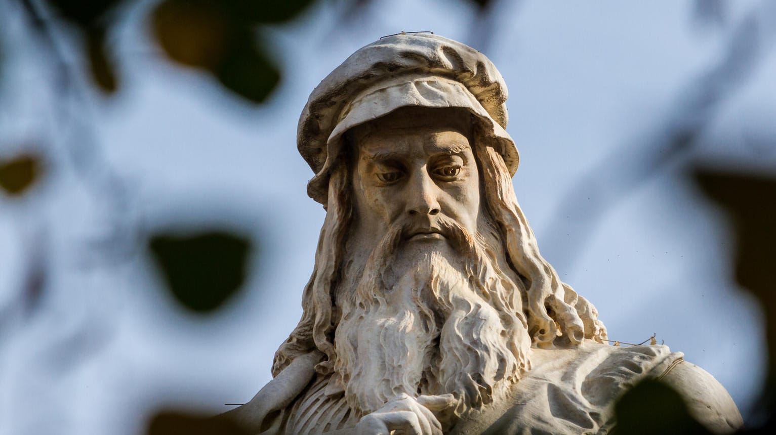 Statue von Leonardo Da Vinci in Mailand: Die Suche nach seiner "Schlacht von Anghiari" haben Forscher für beendet erklärt. Statue von Leonardo Da Vinci in Mailand: Die Suche nach seiner "Schlacht von Anghiari" haben Forscher für beendet erklärt.