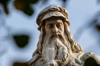 Statue von Leonardo Da Vinci in Mailand: Die Suche nach seiner "Schlacht von Anghiari" haben Forscher für beendet erklärt.