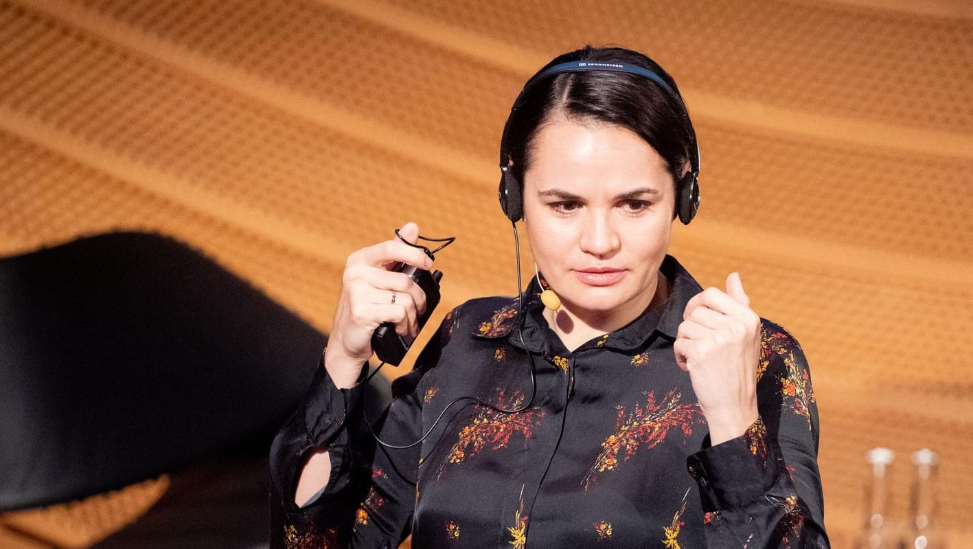 Auf der russischen Fahndungsliste: Swetlana Tichanowskaja am Montagabend bei einem Auftritt in Berlin. Auf der russischen Fahndungsliste: Swetlana Tichanowskaja am Montagabend bei einem Auftritt in Berlin.
