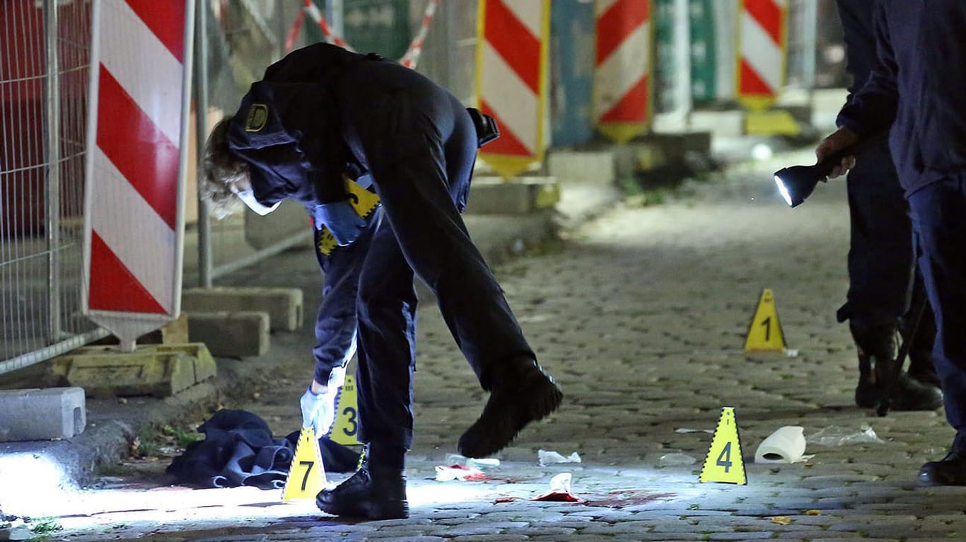 Der Tatort in Dresden: Bei einem Messerangriff wurde ein Mann schwer und ein anderer tödlich verletzt.