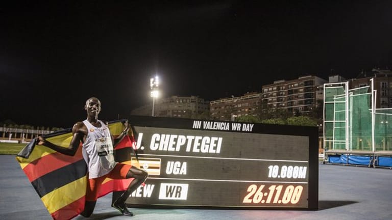 Weltrekord: Joshua Cheptegei aus Uganda rannte die 10.