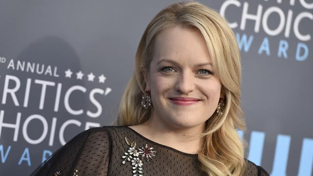 Schauspielerin Elisabeth Moss kommt 2018 zur Verleihung der 23.