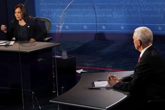 Die einzige TV-Debatte zwischen US-Vizepräsident Mike Pence und der demokratischen Kandidatin für das Amt, Kamala Harris, hat begonnen.