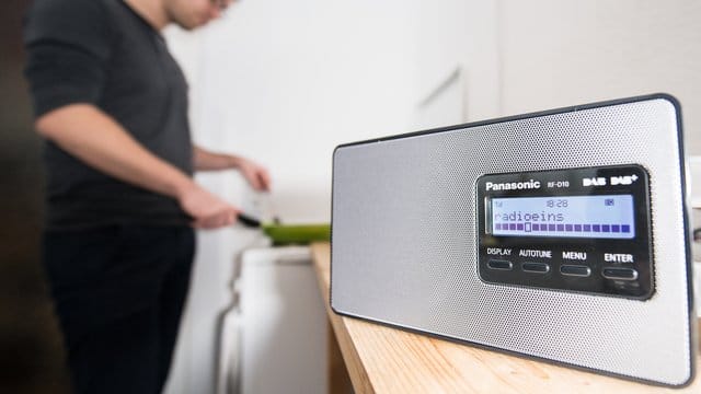 Blick auf ein Digitalradio.