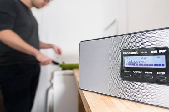 Blick auf ein Digitalradio.
