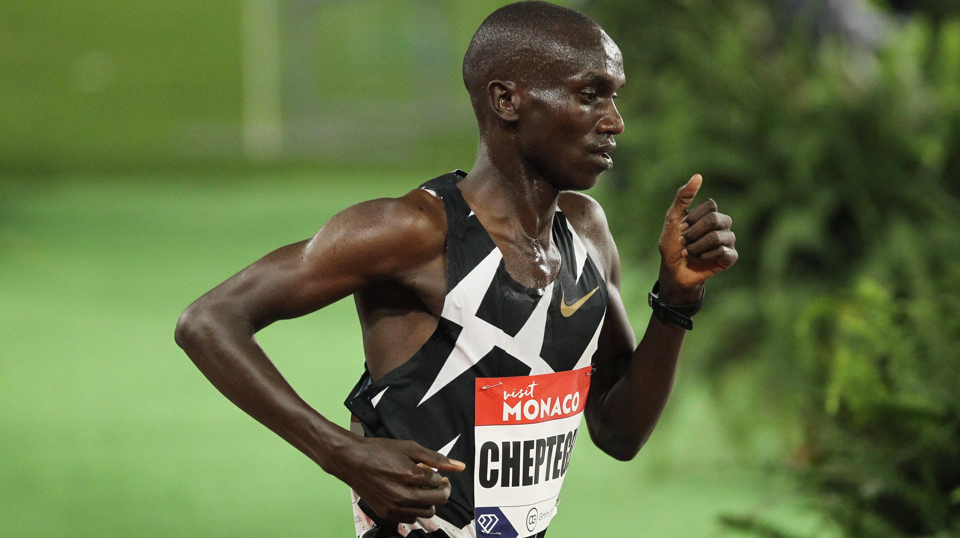 Laufwunder aus Uganda:Joshua Cheptegei verbesserte den Weltrekord über 10.000 Meter.