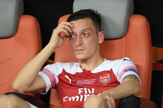 Arsenals Mesut Özil wurde nicht für die Europa League gemeldet.