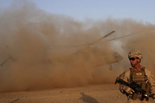 Die militant-islamistischen Taliban haben die Ankündigung von US-Präsident Donald Trump für einen Truppenabzug bis Weihnachten aus Afghanistan begrüßt.