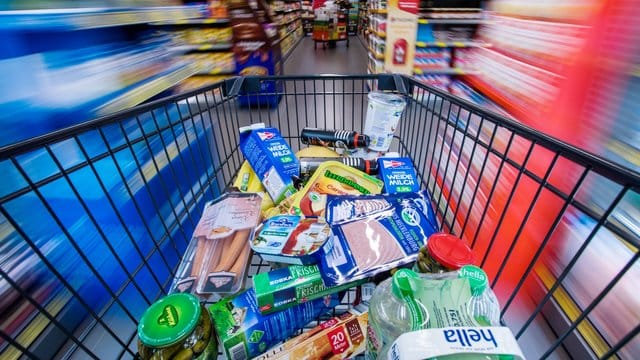 Muss es immer so viel Plastik sein? Für immer mehr Menschen spielt der Umweltschutz beim Einkauf eine Rolle. Muss es immer so viel Plastik sein? Für immer mehr Menschen spielt der Umweltschutz beim Einkauf eine Rolle.