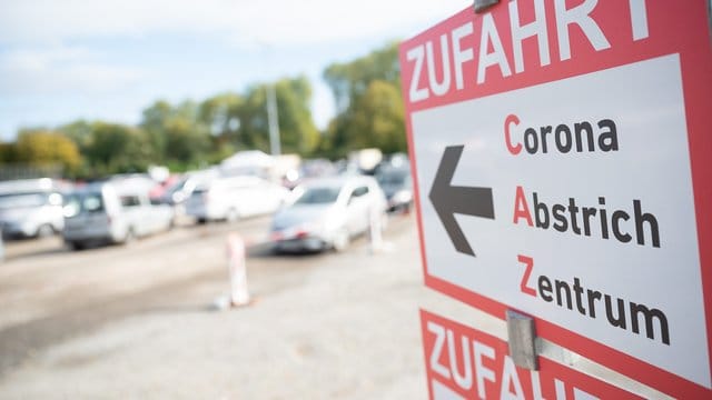 Einfahrt zum Corona-Abstrich-Zentrum