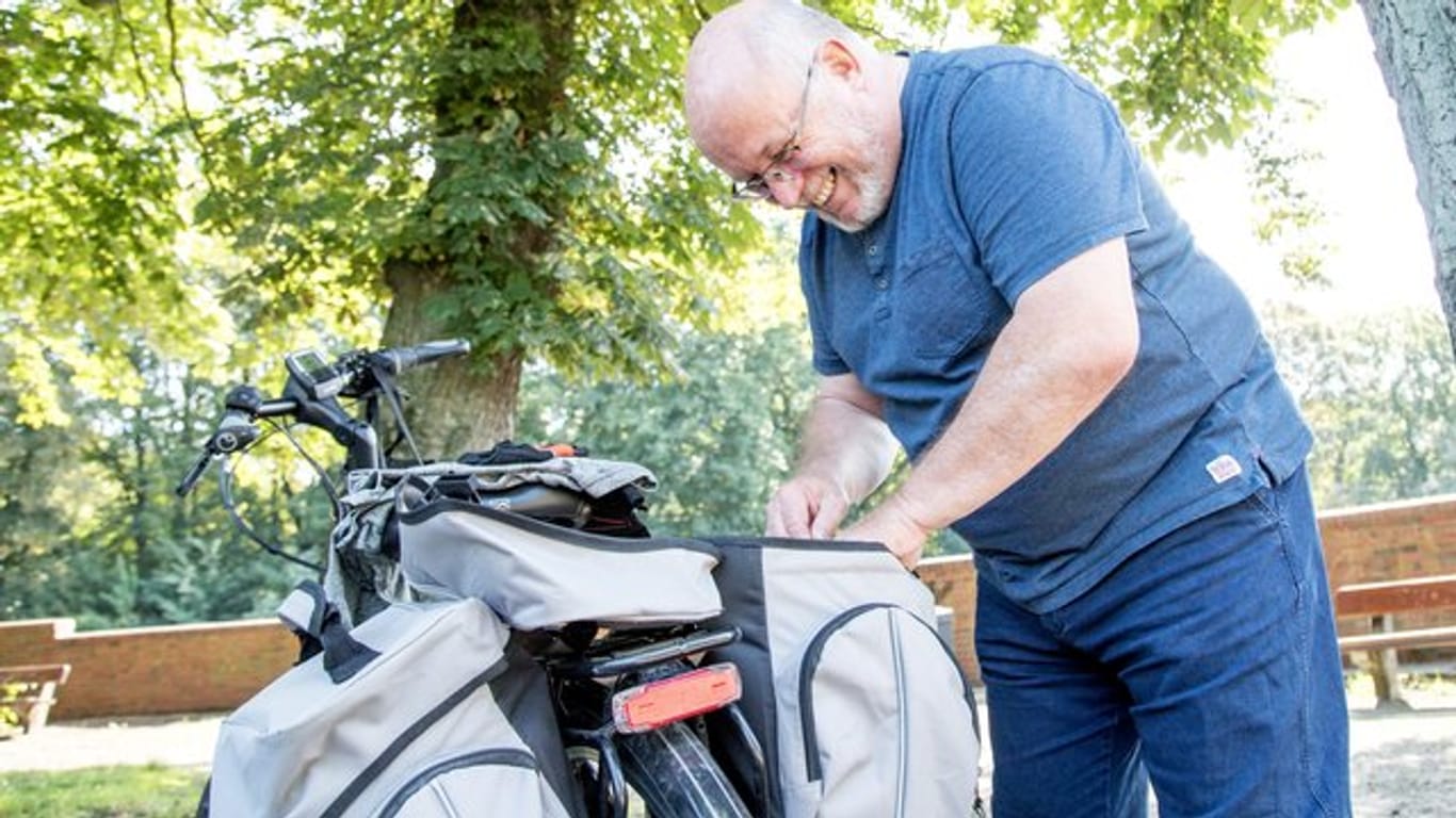 Fahrradtaschen: Kommen gleich drei Taschen zum Einsatz, sollte das Gewicht ausgewogen verteilt sein.