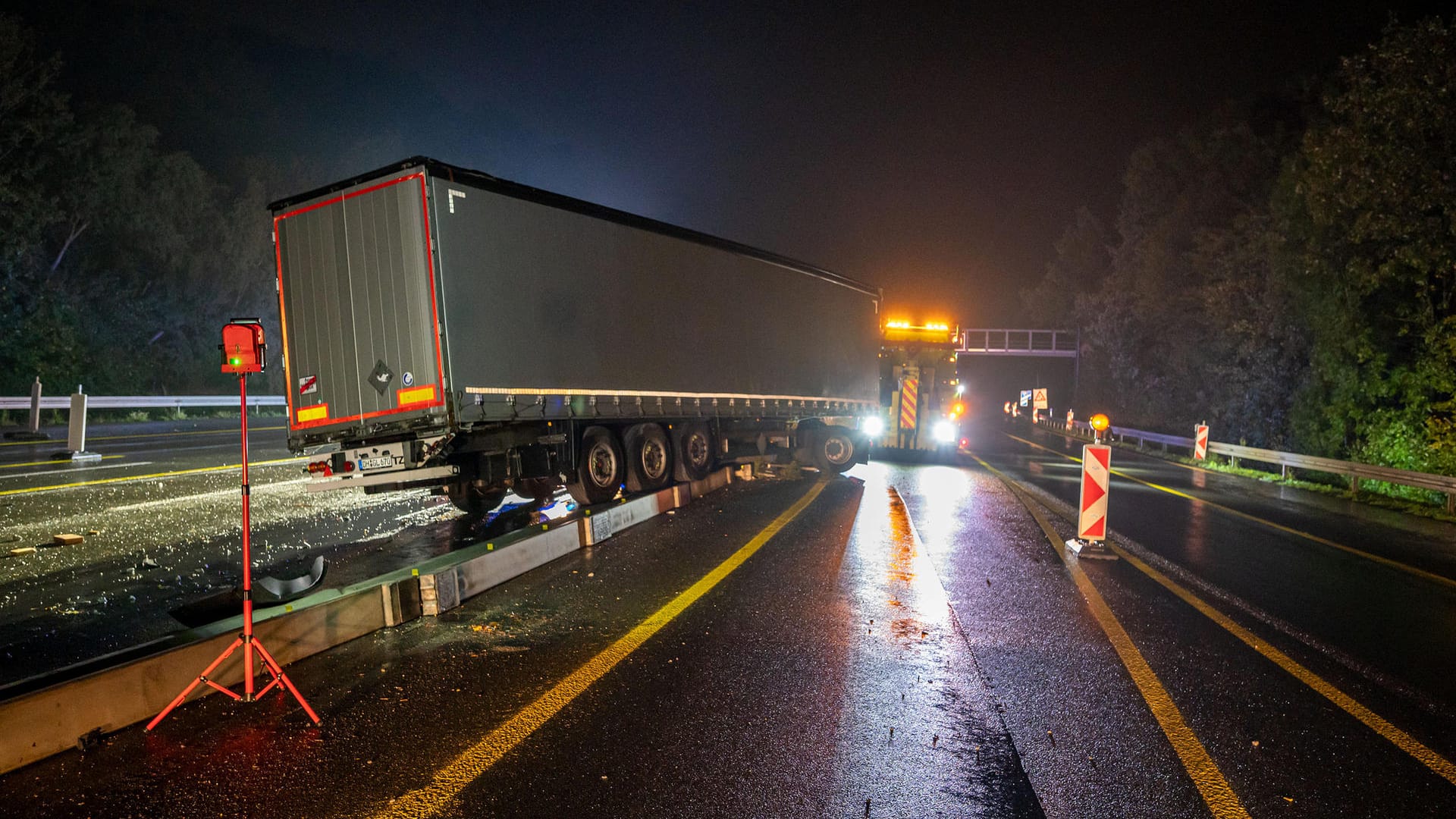 Nordrhein-Westfalen, Hagen: Nach einem Lkw-Unfall kann es zu Stau kommen. Nordrhein-Westfalen, Hagen: Nach einem Lkw-Unfall kann es zu Stau kommen.