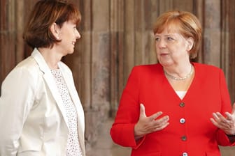 Henriette Reker und Angela Merkel: Die Kanzlerin spricht am Freitag mit den Oberbürgermeistern über die kritische Corona-Lage in Großstädten.