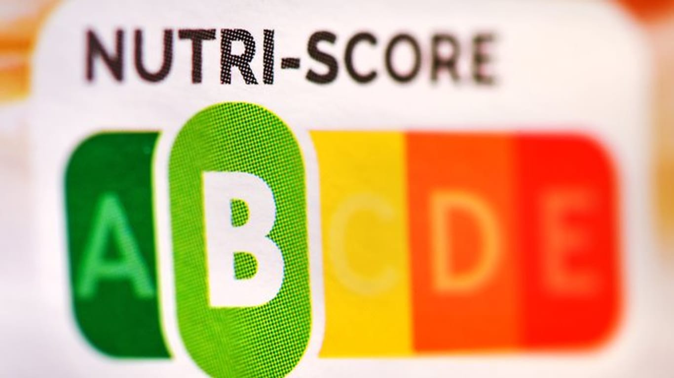 Der sogenannte "Nutri-Score", eine farbliche Nährwertkennzeichnung, auf einem Fertigprodukt.