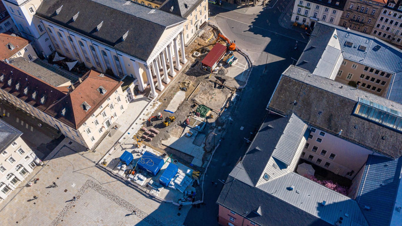 Luftaufnahme der Baustelle auf dem Karlsruher Marktplatz (Symbolbild): Der Marktplatz wird am Samstag wieder eingeweiht.