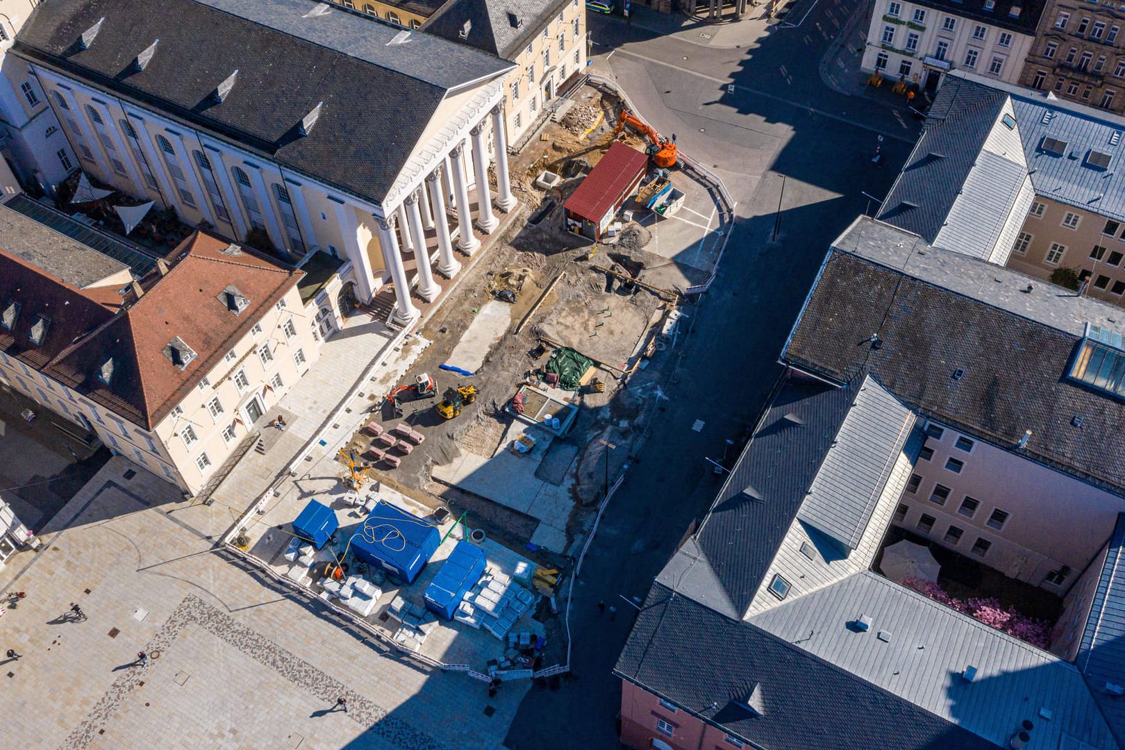 Luftaufnahme der Baustelle auf dem Karlsruher Marktplatz (Symbolbild): Der Marktplatz wird am Samstag wieder eingeweiht.