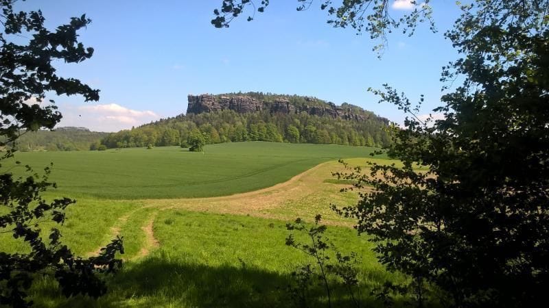 Pfaffenstein, Quirl: Der Quirl ist 350 Meter hoch und damit ein relativ niedriges Sandsteinmassiv.