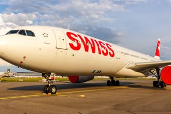 Flugzeug der Air Swiss (Symbolbild): In der Schweiz loten zwei Verbände aus, ob Piloten zu Lokführern werden können.