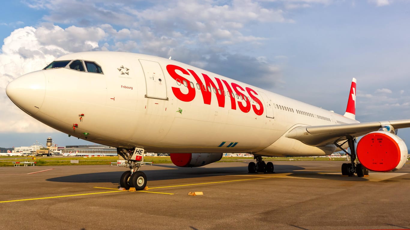 Flugzeug der Air Swiss (Symbolbild): In der Schweiz loten zwei Verbände aus, ob Piloten zu Lokführern werden können.