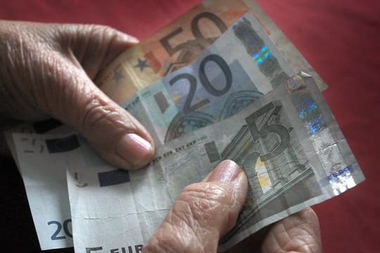 Der Bundestag räumt P-Konto-Besitzern ein größeres pfändungsfreies Guthaben ein. Der Bundestag räumt P-Konto-Besitzern ein größeres pfändungsfreies Guthaben ein.