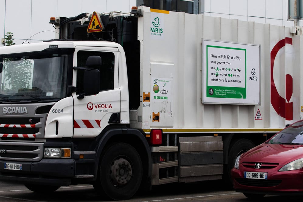 Müllauto von Veolia (Symbolbild): Der Konzern möchte seinen Konkurrenten Suez übernehmen.