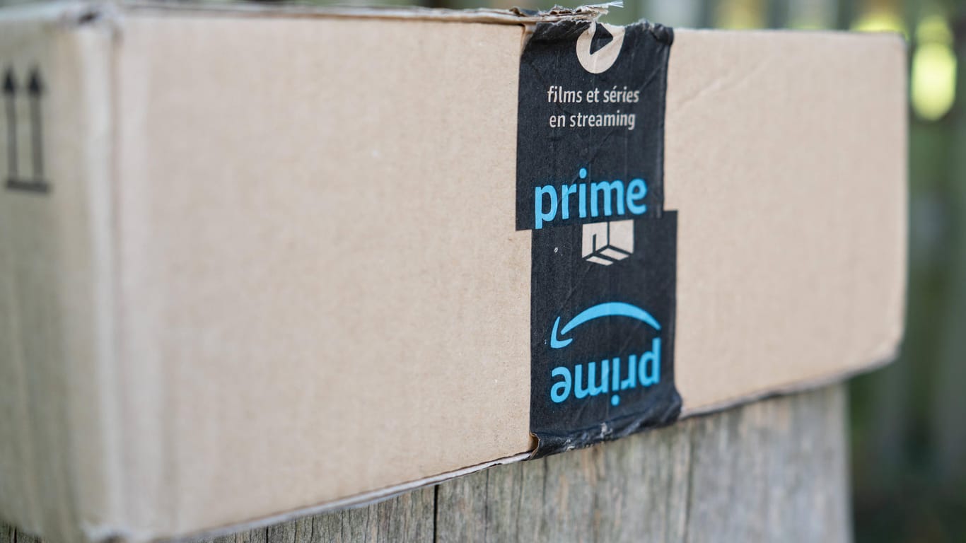 Eine Amazon Prime Schachtel: Kommende Woche lockt der Internetriese wieder mit Angeboten