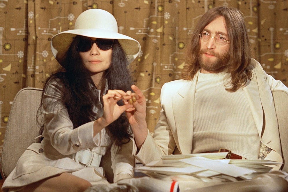 1969: John Lennon und seine Frau Yoko Ono