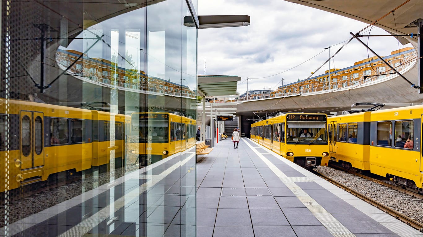 Die neue Stadtbahnhaltestelle "Staatsgalerie": Architekt Christoph Ingenhoven hat auch den sich im Bau befindlichen Hauptbahnhof entworfen.