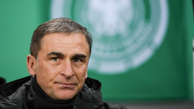 U21-Trainer Stefan Kuntz musste trotz eines Corona-Falls in der Mannschaft zum Länderspiel nach Moldawien reisen. U21-Trainer Stefan Kuntz musste trotz eines Corona-Falls in der Mannschaft zum Länderspiel nach Moldawien reisen.