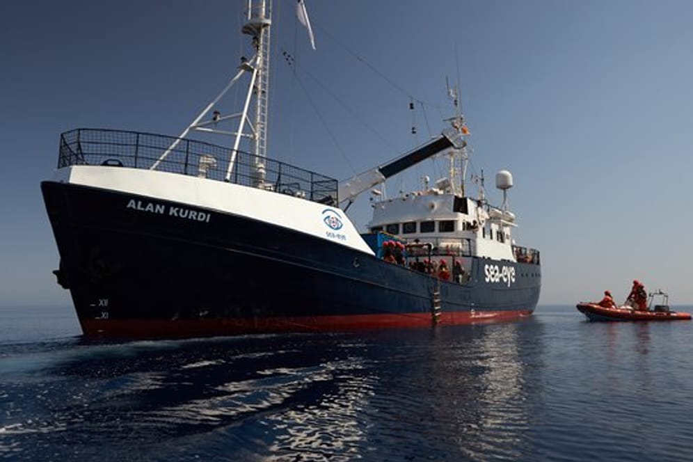 Das Seenotrettungsschiff "Alan Kurdi" im Mittelmeer.