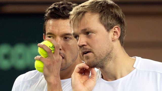 Andreas Mies (l) und Kevin Krawietz wollen ihren Vorjahres-Coup wiederholen und erneut die French Open im Doppel gewinnen. Andreas Mies (l) und Kevin Krawietz wollen ihren Vorjahres-Coup wiederholen und erneut die French Open im Doppel gewinnen.