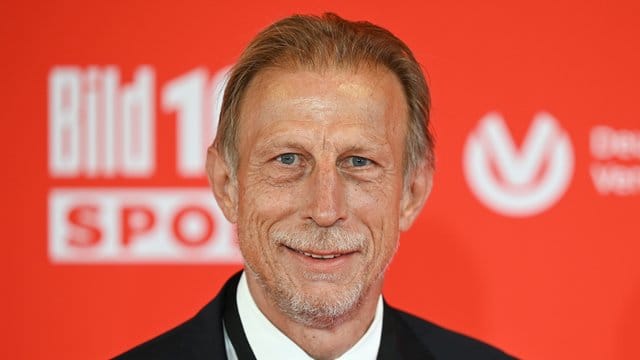 Christoph Daum will nach eigener Aussage wieder als Fußball-Trainer arbeiten. Christoph Daum will nach eigener Aussage wieder als Fußball-Trainer arbeiten.