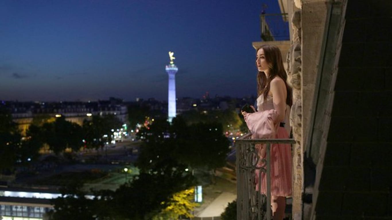 Flucht in eine unbeschwerte Welt: Emily Cooper (Lily Collins) ist eine Amerikanerin in Paris.