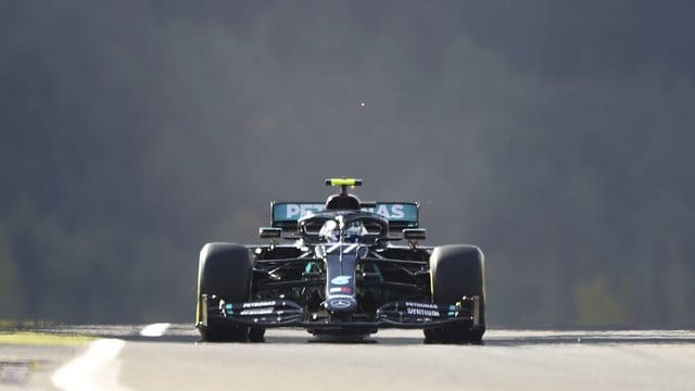 Der Finne Valtteri Bottas vom Team Mercedes hat sich auf dem Nürburgring die Pole-Position gesichert. Der Finne Valtteri Bottas vom Team Mercedes hat sich auf dem Nürburgring die Pole-Position gesichert.