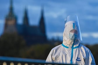 Prag: In Tschechien hat die Regierung im Kampf gegen das Virus die Maßnahmen drastisch verschärft.
